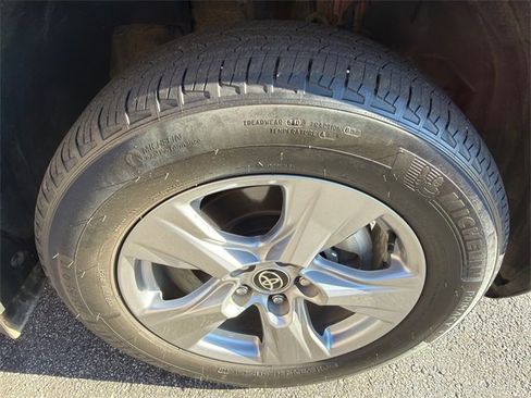 Used 2025 Toyota RAV4 XLE image 12