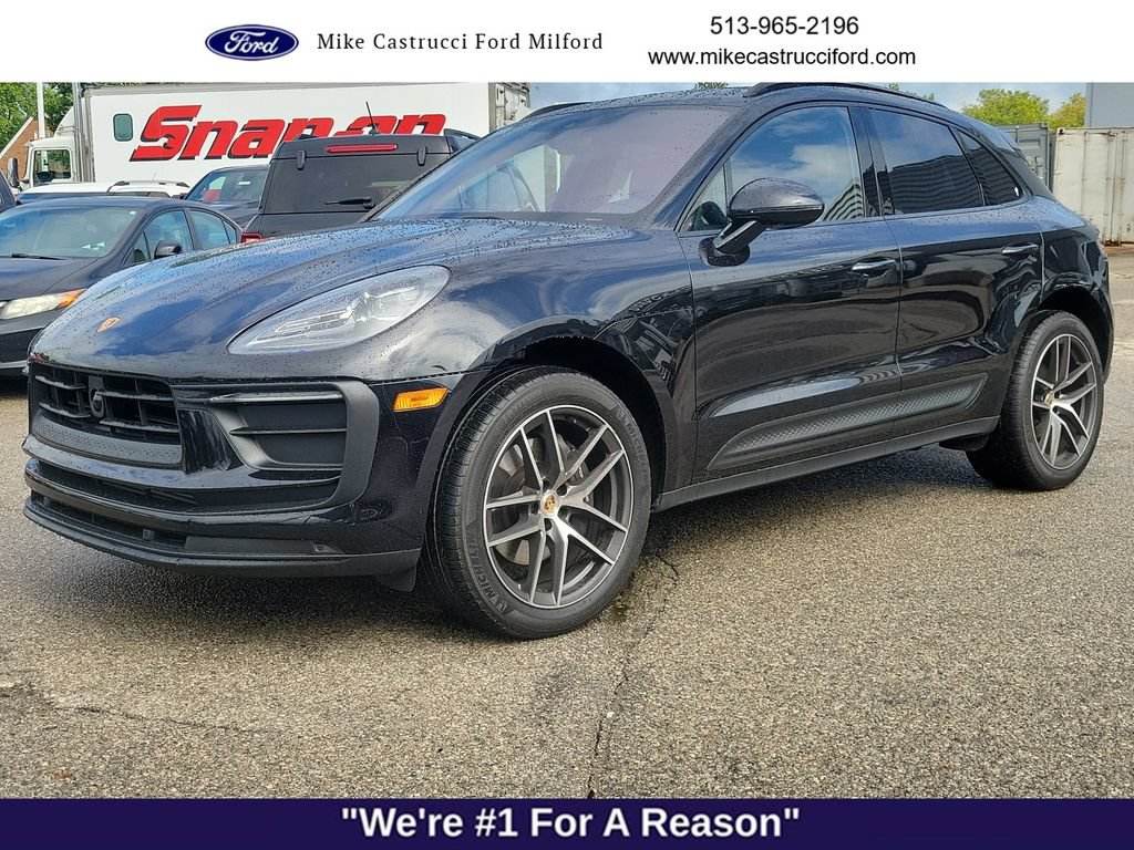Used 2024 Porsche Macan AWD/4WD image 1