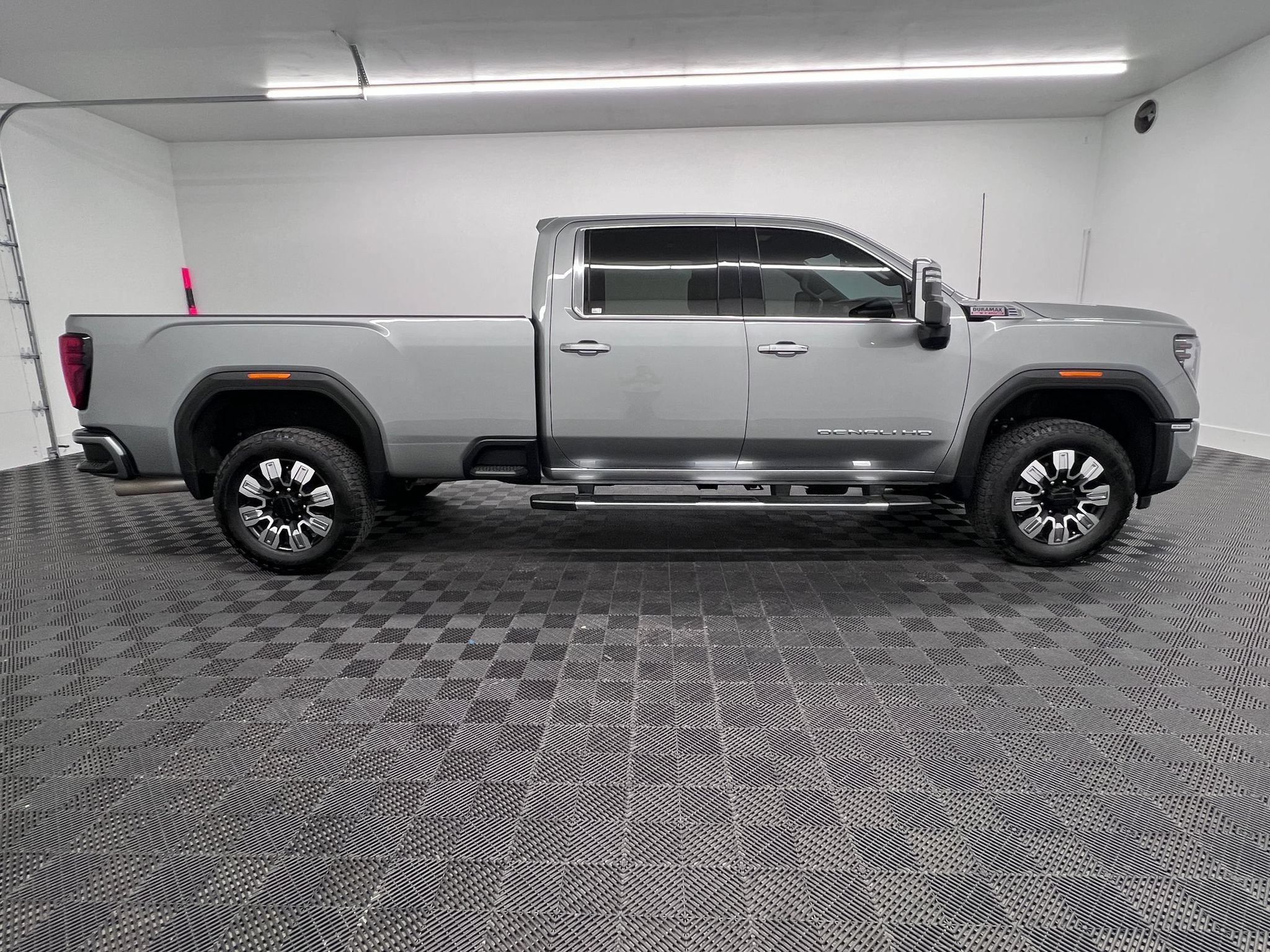 Used 2024 GMC Sierra 3500 Denali AWD/4WD image 8