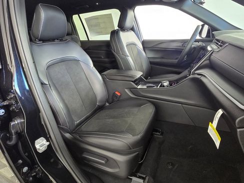 New 2025 Jeep Grand Cherokee L Laredo RWD image 16