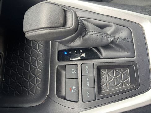 Used 2025 Toyota RAV4 XLE image 39