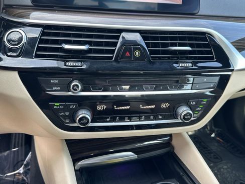 Used 2019 BMW 530i w/ Premium Package image 27