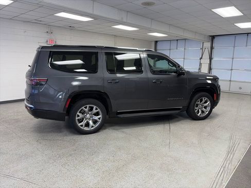 Used 2022 Jeep Wagoneer Series II AWD/4WD image 2