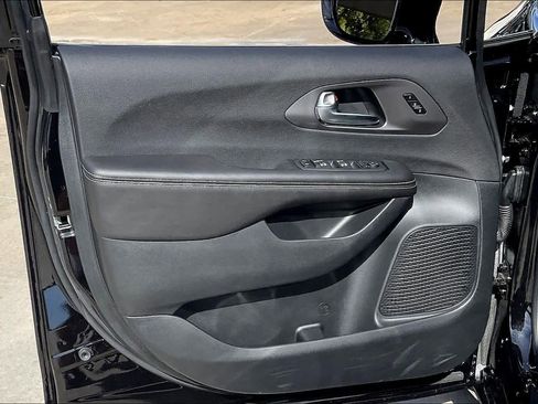 New 2026 Chrysler Pacifica Select image 10