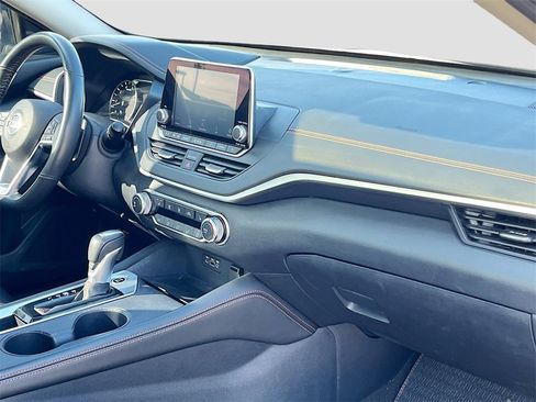 Used 2022 Nissan Altima 2.5 SR w/ Midnight Edition Package image 29