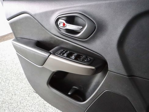 Used 2019 Jeep Cherokee Latitude w/ Popular Appearance Group image 21