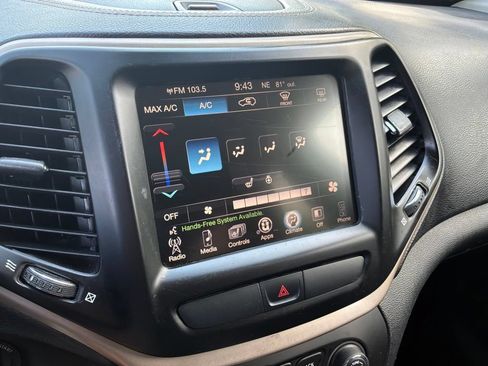 Used 2015 Jeep Cherokee Latitude w/ Cold Weather Group AWD/4WD image 23