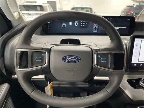 New 2025 Ford Expedition Active image 15