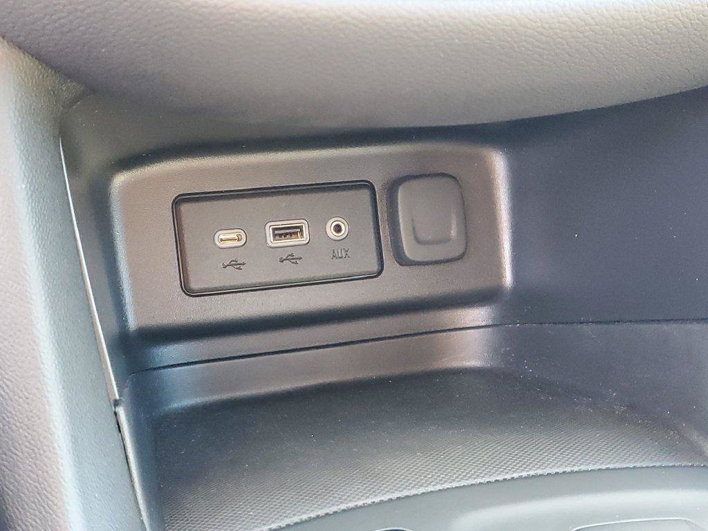 Used 2024 Chevrolet Equinox LT FWD image 17