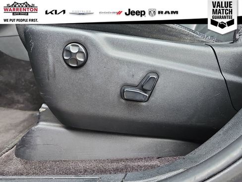 Used 2018 Jeep Grand Cherokee Altitude AWD/4WD image 16