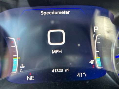 Used 2023 Chrysler Pacifica Touring-L AWD/4WD image 12