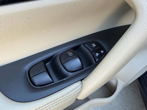 Used 2017 Nissan Rogue SL w/ SL Premium Package AWD/4WD image 19