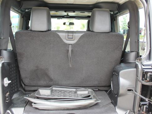 Used 2012 Jeep Wrangler Rubicon w/ PWR Convenience Group AWD/4WD image 18