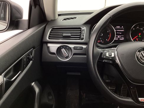 Used 2018 Volkswagen Passat 2.0T R-Line FWD image 32
