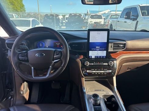 Used 2023 Ford Explorer King Ranch w/ Technology Package image 11