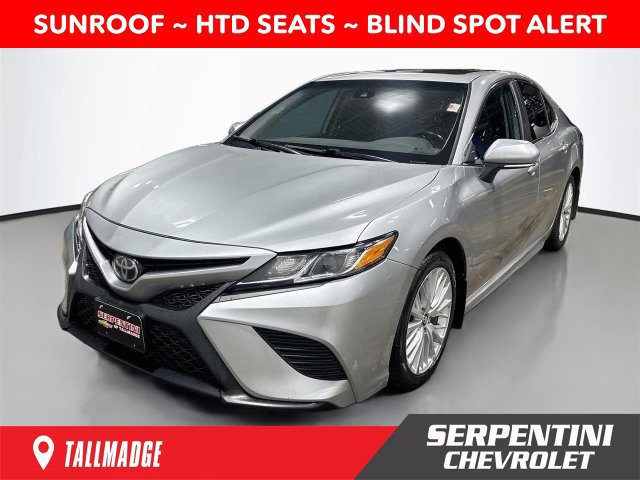 Used 2019 Toyota Camry SE FWD image 1