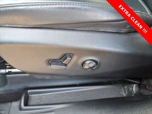 Certified 2020 Chrysler Pacifica Touring-L image 12