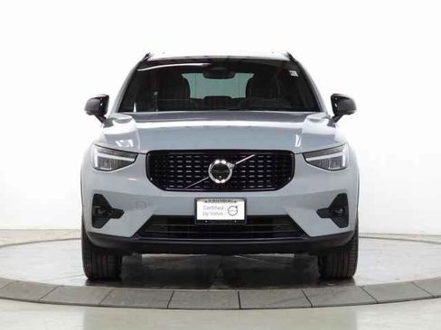 Certified 2025 Volvo XC40 B5 Plus image 2