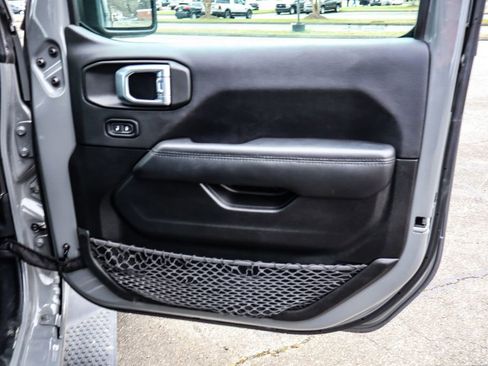 Used 2022 Jeep Wrangler Unlimited Sahara image 39