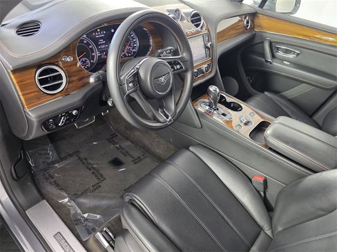Used 2018 Bentley Bentayga image 10