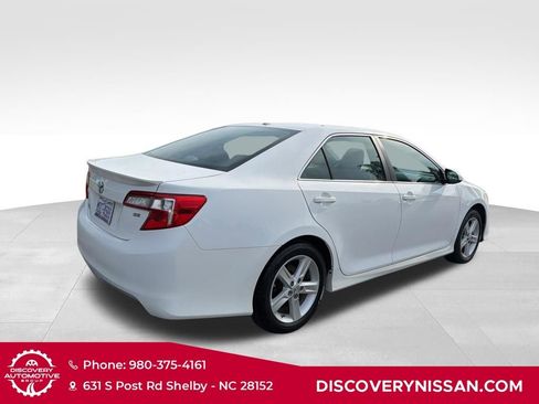 Used 2014 Toyota Camry SE w/ Moonroof Package FWD image 6