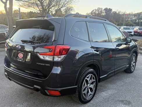 Used 2019 Subaru Forester Premium w/ All-Weather Package image 6