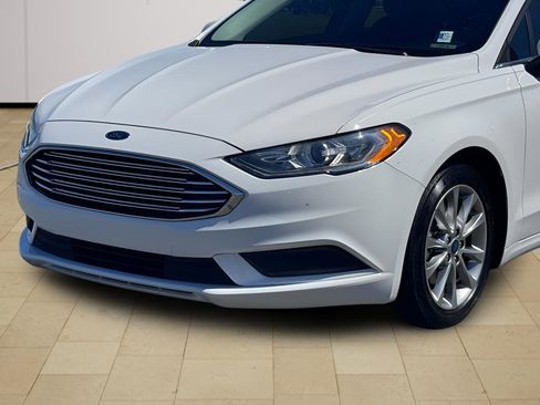 Used 2017 Ford Fusion SE w/ Fusion SE Technology Package FWD image 38