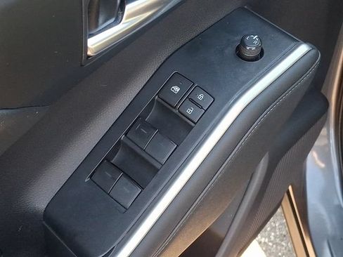 Used 2023 Toyota Highlander XLE AWD/4WD image 19