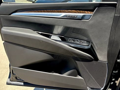 Used 2025 Cadillac Escalade Sport Platinum image 13