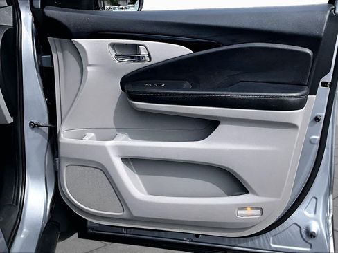 Used 2020 Honda Pilot Elite image 22