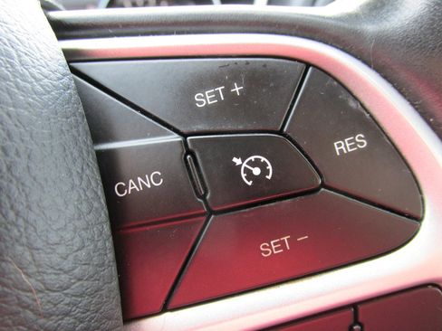 Used 2018 Jeep Compass Latitude w/ Popular Equipment Group AWD/4WD image 15