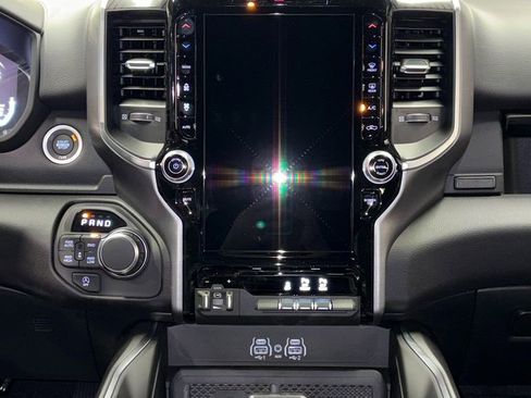 New 2026 RAM 1500 4x4 Crew Cab image 15