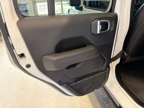 Used 2021 Jeep Wrangler Unlimited Sahara AWD/4WD image 44