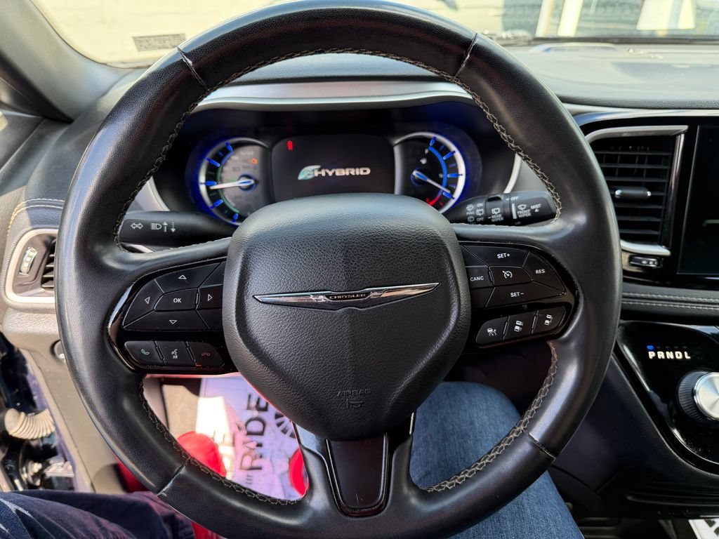 Used 2023 Chrysler Pacifica Touring-L w/ S Appearance Package FWD image 16