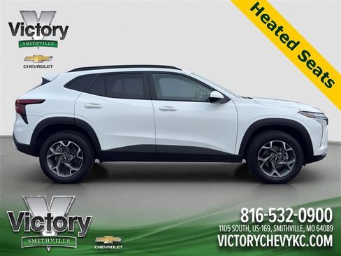 Used 2025 Chevrolet Trax LT w/ LT Convenience Package image 7
