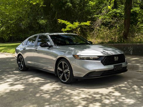 Used 2025 Honda Accord Sport image 2
