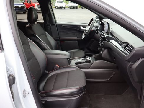 Used 2025 Ford Escape ST-Line Select AWD/4WD image 31