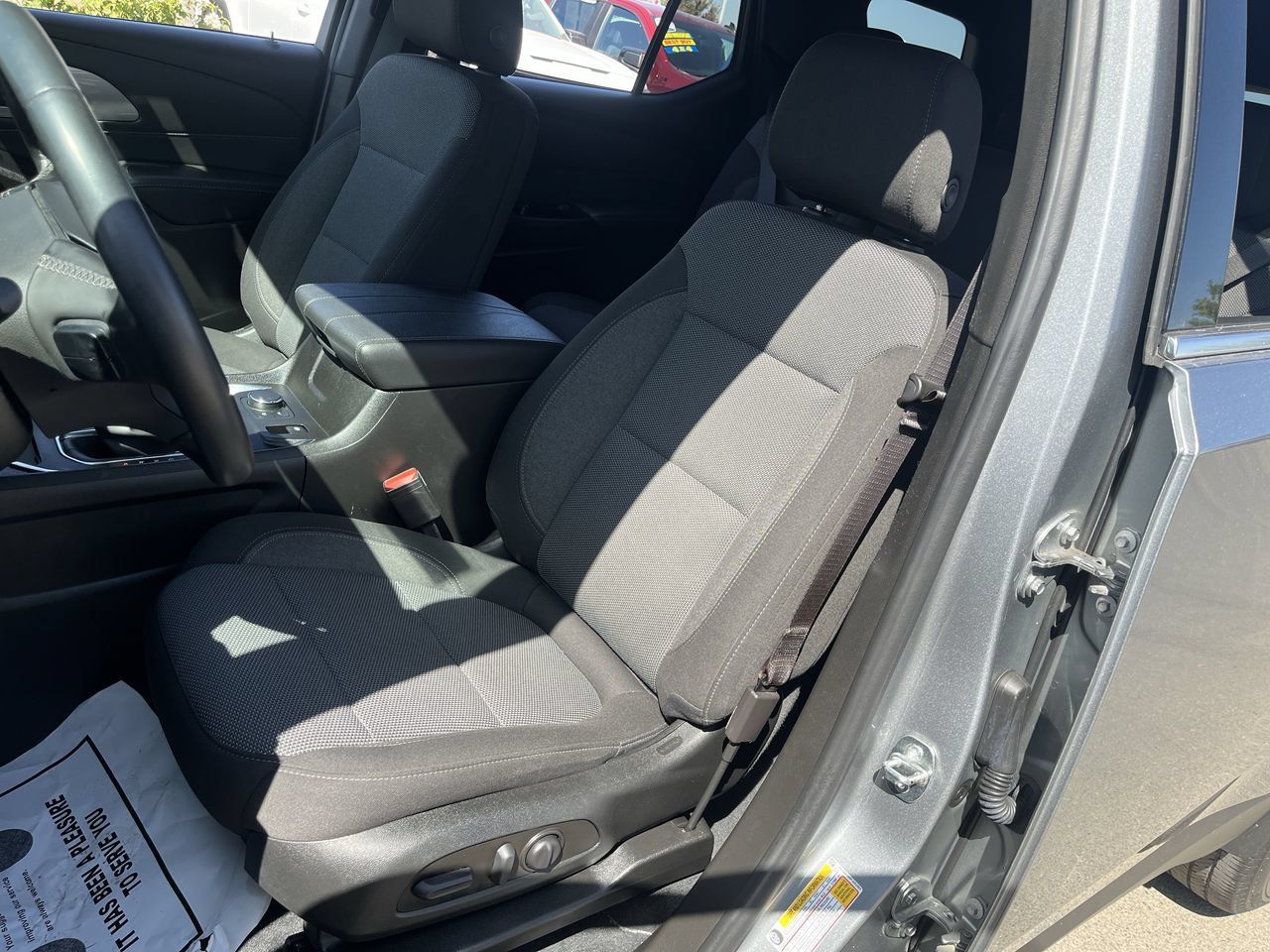 Used 2023 Chevrolet Traverse LT w/ LPO, Cargo Package FWD image 17