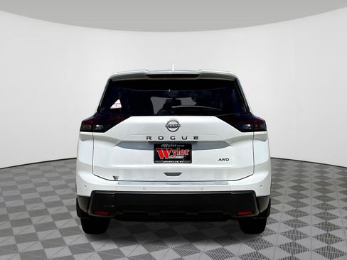 Certified 2026 Nissan Rogue SV AWD/4WD image 5
