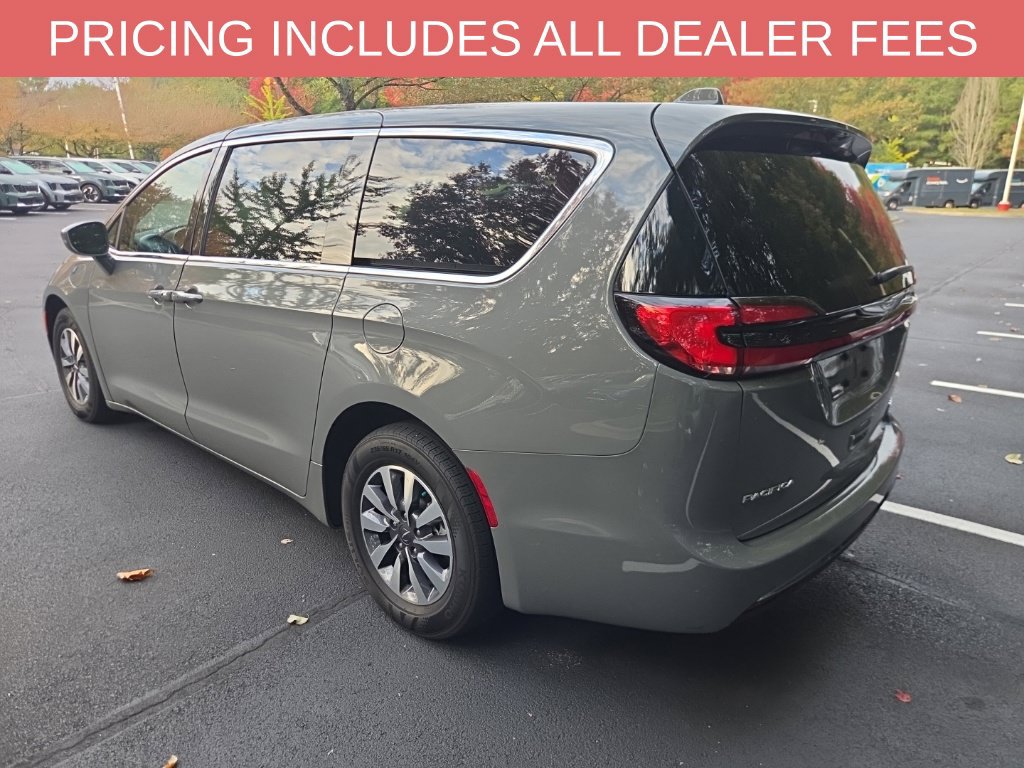 Used 2022 Chrysler Pacifica Touring-L FWD image 14