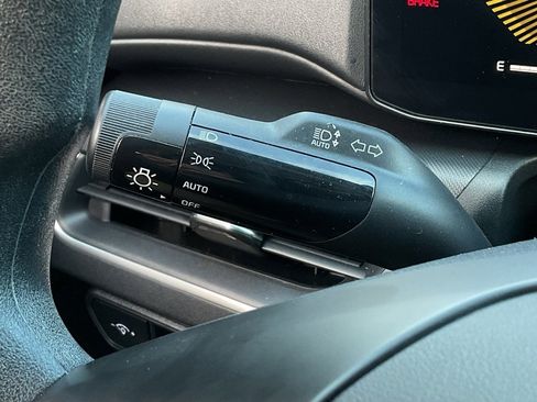 Used 2025 Kia K4 LXS image 25