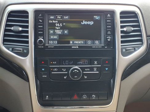 Used 2013 Jeep Grand Cherokee Laredo AWD/4WD image 6