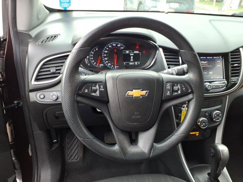 Used 2020 Chevrolet Trax LT FWD image 8