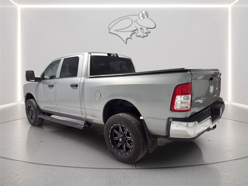 Used 2024 RAM 2500 Tradesman w/ Chrome Appearance Group AWD/4WD image 3