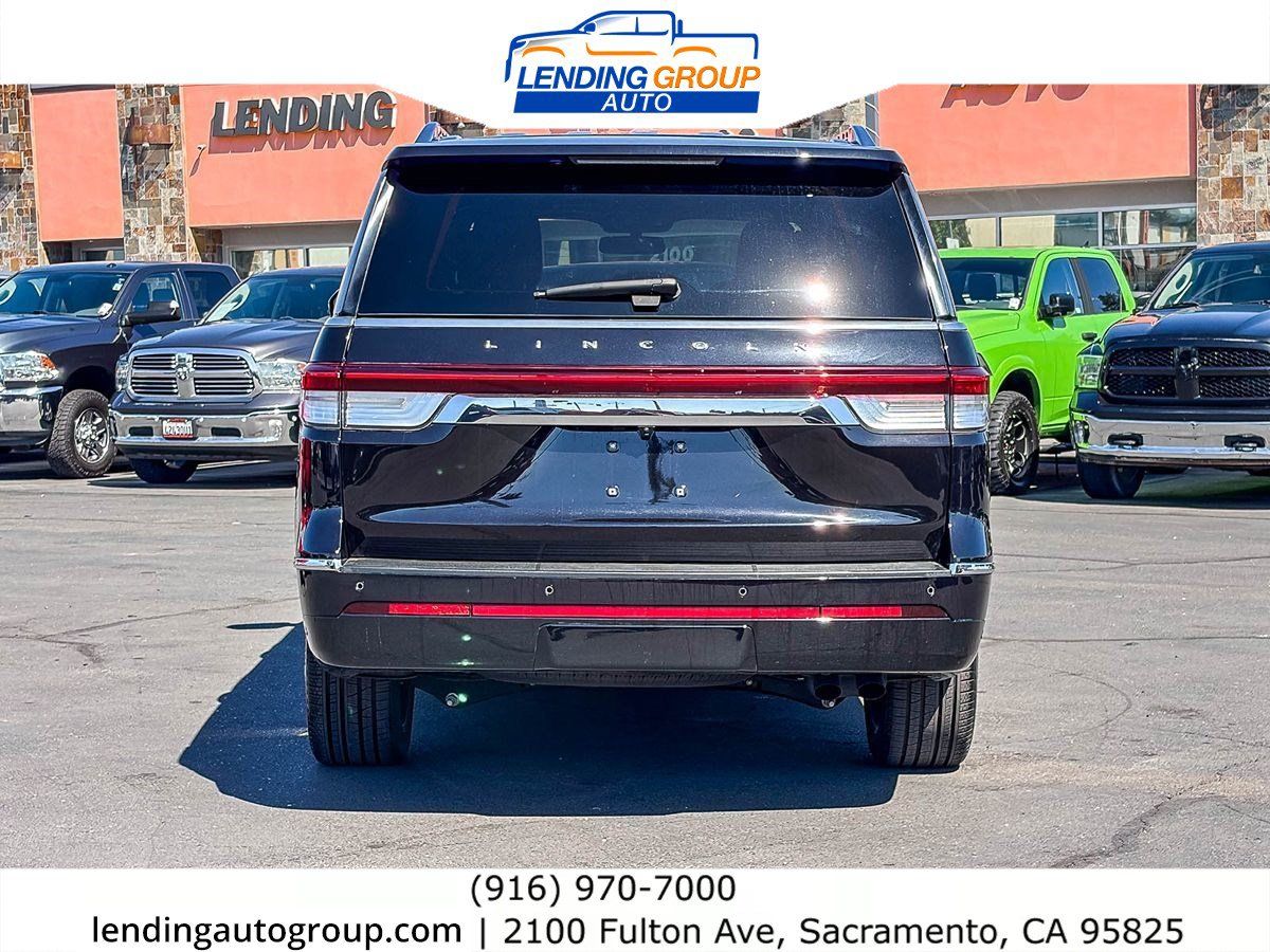 Used 2023 Lincoln Navigator Reserve AWD/4WD image 3