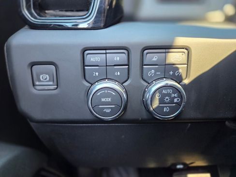 Used 2024 GMC Sierra 1500 AT4 w/ AT4 Premium Package AWD/4WD image 28