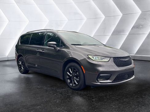 Used 2021 Chrysler Pacifica Touring w/ S Appearance Package FWD image 7