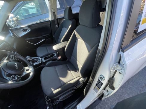 Used 2025 Kia Soul LX w/ LX Technology Package image 36