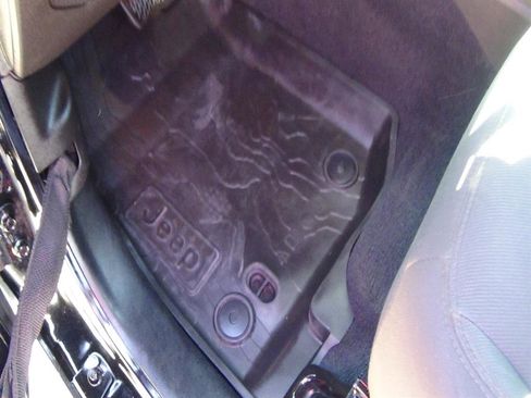 Used 2023 Jeep Wrangler Unlimited Sahara image 18