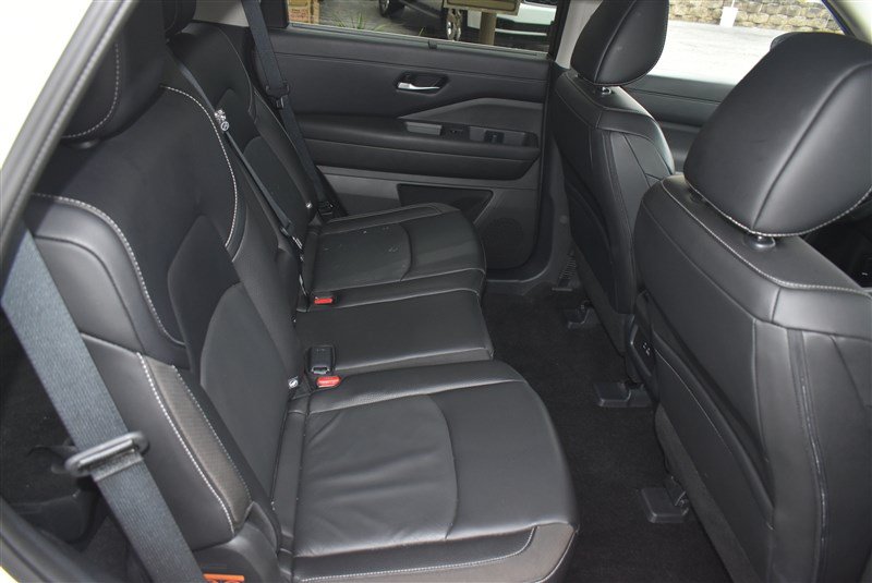 Used 2024 Nissan Pathfinder SL AWD/4WD image 26